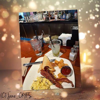 Scrambled egg with bacon & margarita