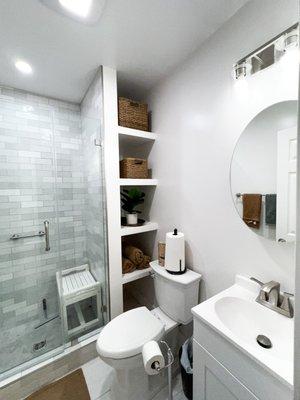 Brand new Guest Bathroom Remodel! 
Custom shelving to utilize entire space of this 6'x8' Bathroom!