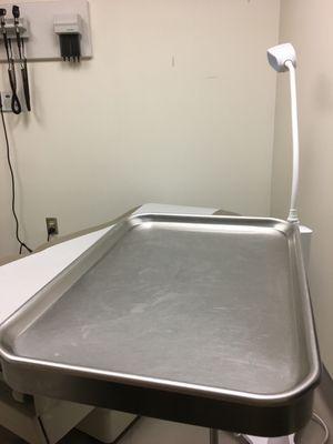 Tray for placing medical utensils was dirty.