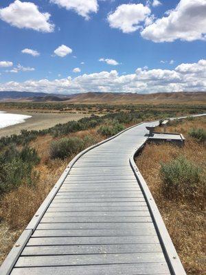 Beautiful Board Walk and Lake, great for photoshoots!