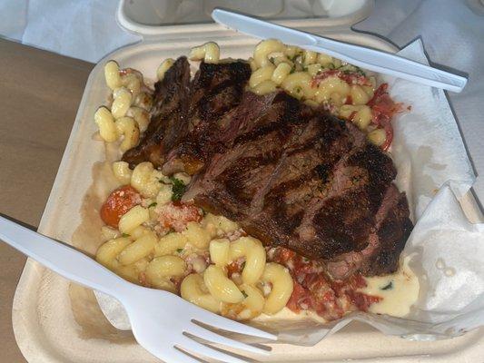 Sun dried tomatoe pasta with steak