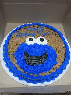 Awesome cookie cake and we're super helpful to make what I wanted !