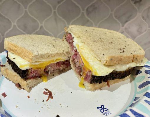 Brought pastrami home and made this bad boy! Heated pastrami in wet paper towels.