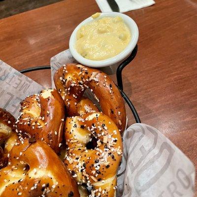 pretzels and beer cheese jalapeño dip