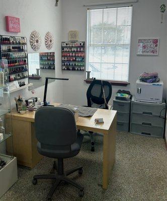 Manicure area with lots of options for colors.