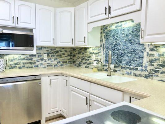 And here's the backsplash that was installed.