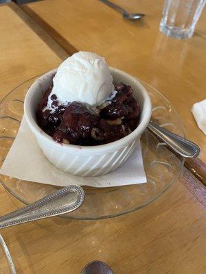 Peach and blueberry crisp