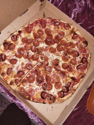 Pepperoni pizza (large)