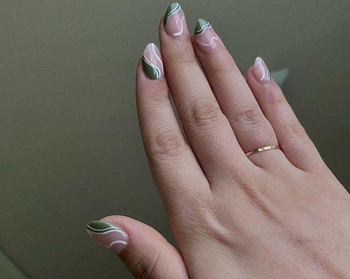 Short acrylic nails with design