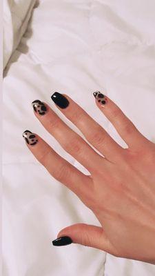 Cow print nails (Dip powder)