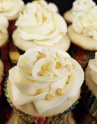 Delicious vanilla cupcakes