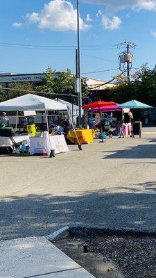 Market Sets up in front of Tennis Courts