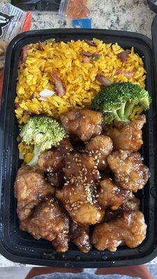 C7. Sesame Chicken Combo