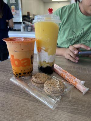 Thai tea, double mango smoothie and 2 coffee macaroons