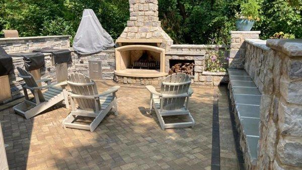 Rejuvenate your outdoor living space with a stunning new patio!