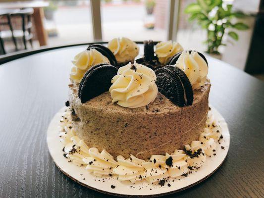 Oreo cookie 5" cake.