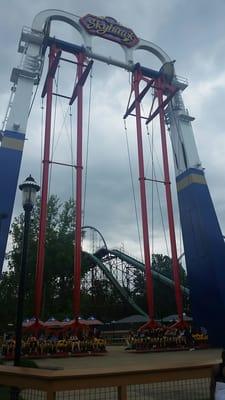 Skyhawk stands at 125ft tall; you can clearly see the twin 'arms' that seat 10x4 passengers