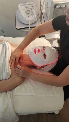 Red light therapy has benefits for anti aging, which we combine with our hydrogen-oxygen facial to maximize results