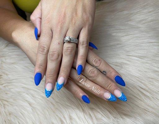 Nail Tech: Linda