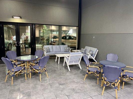 Outdoor patio for guests to relax and enjoy complimentary Saturday brunch.