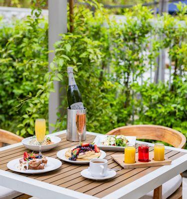 Sunday brunch at Malibu Canyon Bar & Grill at Cambria Hotel Calabasas - Malibu