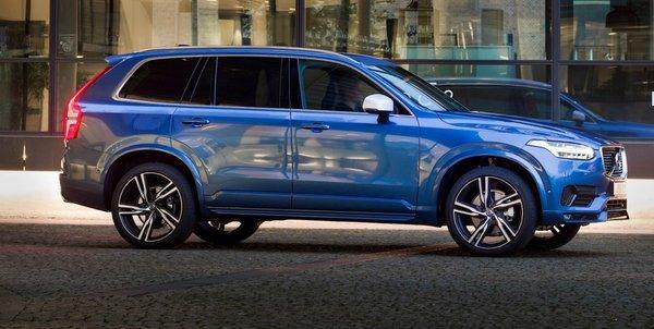 Bursting Blue R-Design XC90