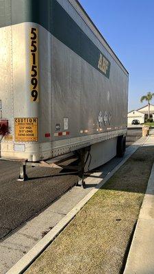 28' trailer. Lots of room if you load it right.