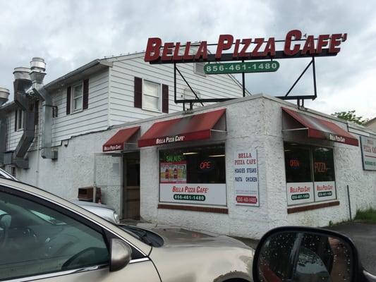 Bella Pizza Cafe' in Delran