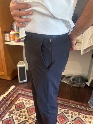 Next to the pocket, the pants show their wrinkled and ugly shape