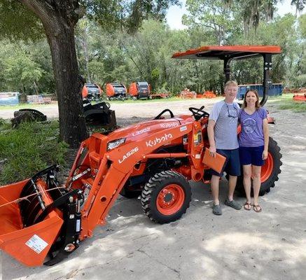 Thanks to the Jenkins for their purchase of this new Kubota L3902HST with loader, grapple, and canopy from Chad Adams!