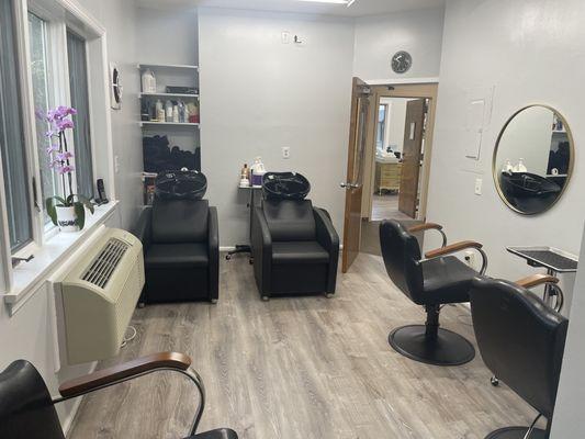 Peggy's Salon: Color and shampoo room offers privacy and quietness.