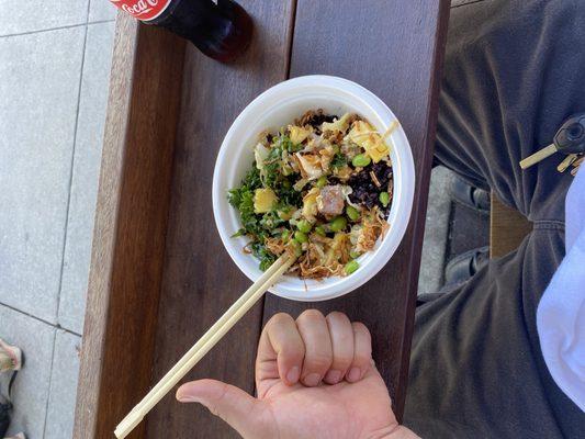 Mango albacore poke bowl with forbidden rice and kale !