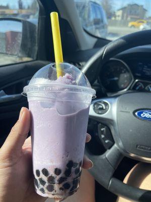 Great customer service. Love the Taro tea with boba.