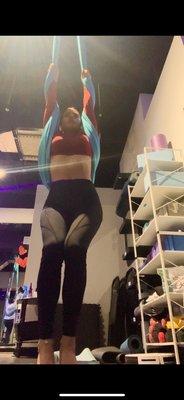 Aerial Hammock - warm up positioning