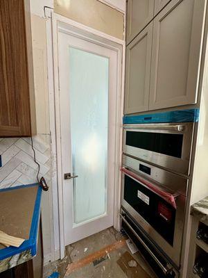 INTERIOR - MASONITE PANTRY PREHUNG DOOR 3