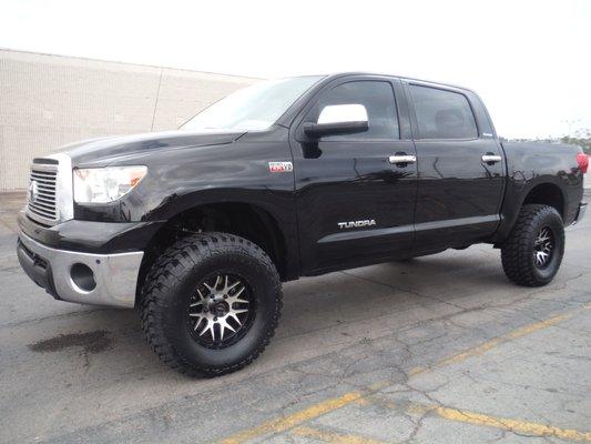 2013 TUNDRA PLATINUM CREWMAX 4X4 -- 62K MILES!!