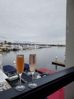 Bottomless mimosas with view l