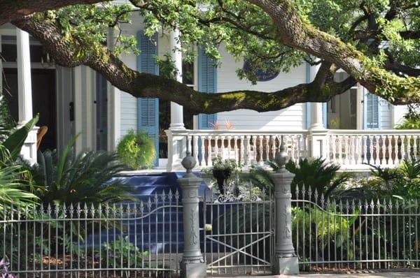 A house along our Garden District Tour.