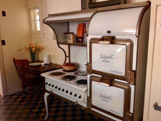 Original appliances in the kitchen.