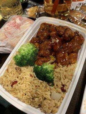 BOMB C21. General Tso's Chicken Special Combination!Best I've eaten!! Crunchy chewy exterior w awesome sweet spicy tangy sauce. SO GOOD!