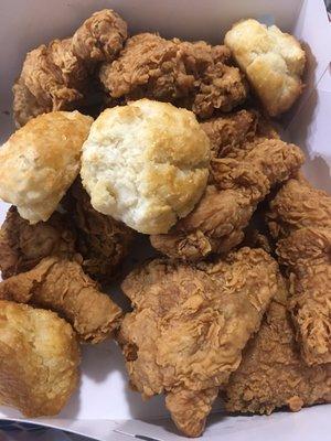 Hot crispy greasy chicken - 10 piece with biscuits