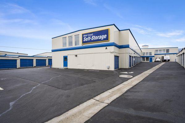 West Coast Self-Storage Reno, 10650 S Virginia St, Reno, NV 89511 - Wide aisles