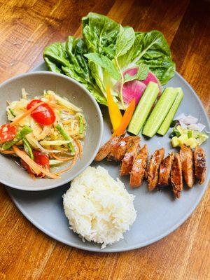 Sai Oua - Northern Thai-style sausage with papaya salad