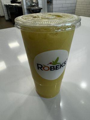 Coldbuster (not on the menu): apple juice, kale, lemon, celery juice, apples, beet juice, orange juice, ginger, immunity