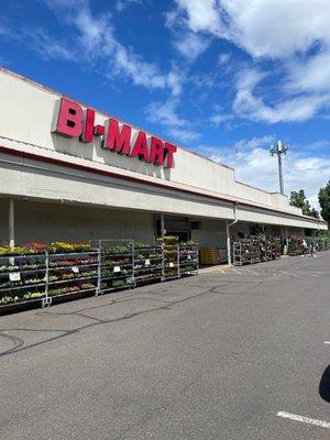 Bi-Mart Membership Discount Stores