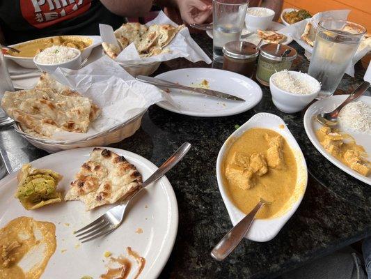 Chicken Tikka Masala, Chicken Spinach Curry, Garlic Naan, Samosa