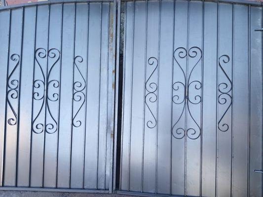 11ft gate x1200.00