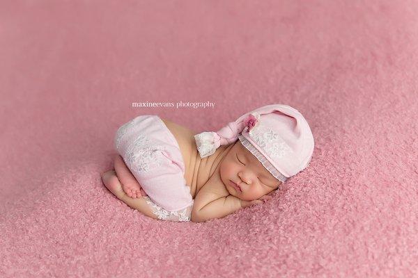 Los Angeles baby photography www.maxineevansphotograph­y.com #babyphotography #newbornphotography #babyphotographer #newbornphotographer