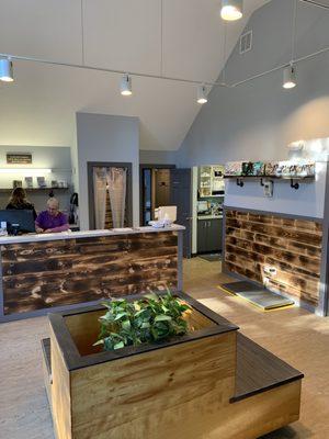 Powder Ridge Veterianry Hospital reception area