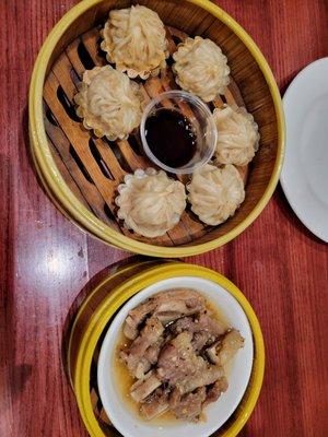 Steamed dumplings and pepper beef rib